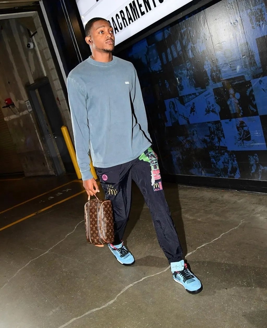 爱游戏体育-风云突变!克里夫兰骑士集结日完成体检,NBA季后赛版图或变,话题不断,资深球员宣示担当的简单介绍